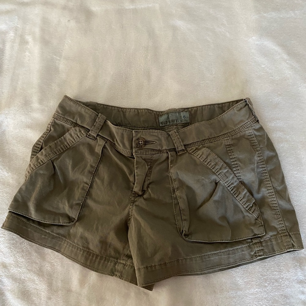 Olive green cargo short shorts